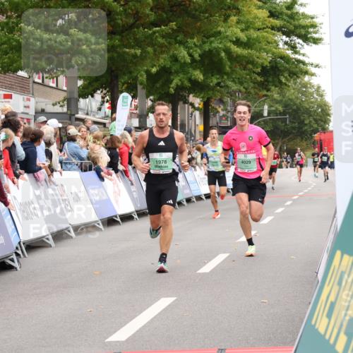21.09.2025 - PSD Bank Halbmarathon Strokosch-Dieckow http://msf.ph/oto/8939976 21.09.2025 11:28:47 Ziel 1456, 1875, 1937, 1978, 4029 meine-sportfotos.de