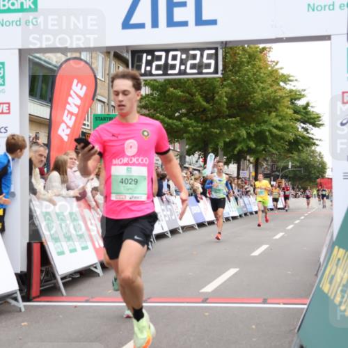 21.09.2025 - PSD Bank Halbmarathon Strokosch-Dieckow http://msf.ph/oto/8939980 21.09.2025 11:28:49 Ziel 1456, 1909, 1978, 4029 meine-sportfotos.de