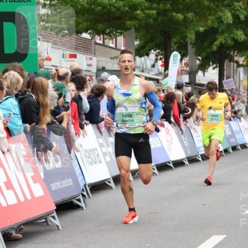 21.09.2025 - PSD Bank Halbmarathon Strokosch-Dieckow http://msf.ph/oto/8939981 21.09.2025 11:28:50 Ziel 1456, 1909, 1978, 4029 meine-sportfotos.de