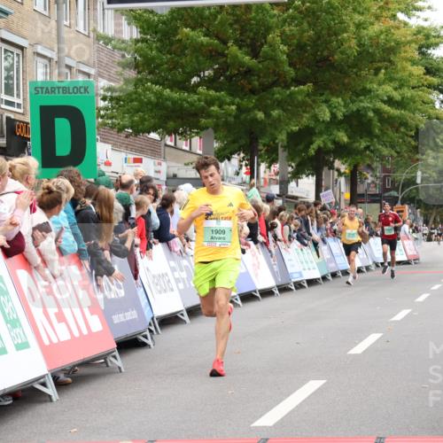 21.09.2025 - PSD Bank Halbmarathon Strokosch-Dieckow http://msf.ph/oto/8939985 21.09.2025 11:28:52 Ziel 1456, 1909, 1978, 4029 meine-sportfotos.de