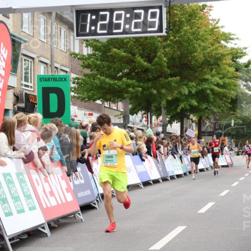 21.09.2025 - PSD Bank Halbmarathon Strokosch-Dieckow http://msf.ph/oto/8939986 21.09.2025 11:28:52 Ziel 1456, 1909, 1978, 4029 meine-sportfotos.de