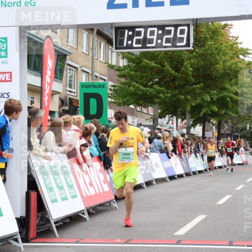 21.09.2025 - PSD Bank Halbmarathon Strokosch-Dieckow http://msf.ph/oto/8939987 21.09.2025 11:28:52 Ziel 1456, 1909, 1978, 4029 meine-sportfotos.de