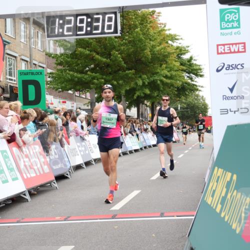 21.09.2025 - PSD Bank Halbmarathon Strokosch-Dieckow http://msf.ph/oto/8940001 21.09.2025 11:29:02 Ziel 1427, 1889, 1907, 2092 meine-sportfotos.de