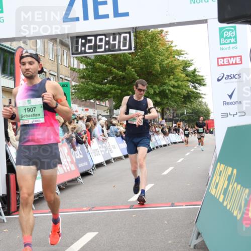 21.09.2025 - PSD Bank Halbmarathon Strokosch-Dieckow http://msf.ph/oto/8940005 21.09.2025 11:29:03 Ziel 1427, 1889, 1907, 2092 meine-sportfotos.de