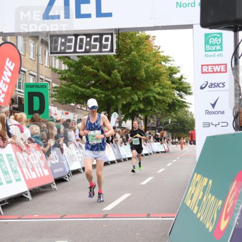21.09.2025 - PSD Bank Halbmarathon Strokosch-Dieckow http://msf.ph/oto/8940078 21.09.2025 11:30:22 Ziel 1225, 1878, 1969 meine-sportfotos.de