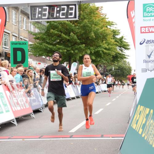 21.09.2025 - PSD Bank Halbmarathon Strokosch-Dieckow http://msf.ph/oto/8940102 21.09.2025 11:30:46 Ziel 1066, 1109, 2022 meine-sportfotos.de
