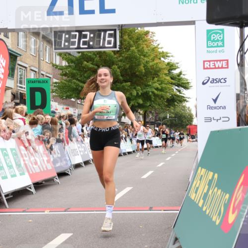 21.09.2025 - PSD Bank Halbmarathon Strokosch-Dieckow http://msf.ph/oto/8940159 21.09.2025 11:31:40 Ziel 1317, 2061, 2076 meine-sportfotos.de