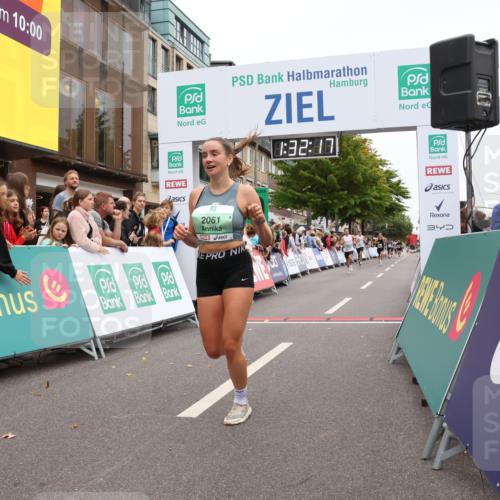21.09.2025 - PSD Bank Halbmarathon Strokosch-Dieckow http://msf.ph/oto/8940162 21.09.2025 11:31:41 Ziel 1317, 2061, 2076 meine-sportfotos.de