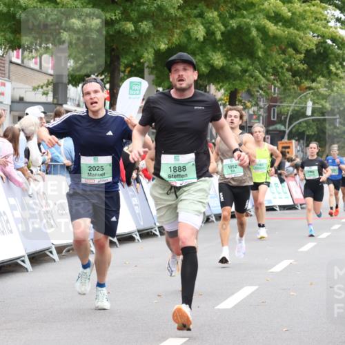 21.09.2025 - PSD Bank Halbmarathon Strokosch-Dieckow http://msf.ph/oto/8940183 21.09.2025 11:31:55 Ziel 1052, 1174, 1888, 1890, 1972, 1991, 2025, 2044 meine-sportfotos.de