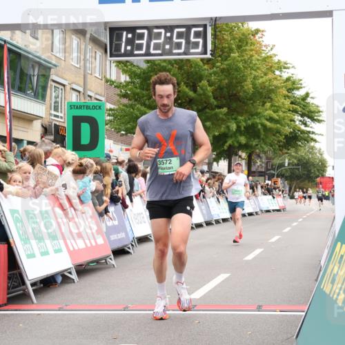 21.09.2025 - PSD Bank Halbmarathon Strokosch-Dieckow http://msf.ph/oto/8940208 21.09.2025 11:32:18 Ziel 2005, 3572 meine-sportfotos.de