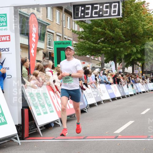 21.09.2025 - PSD Bank Halbmarathon Strokosch-Dieckow http://msf.ph/oto/8940212 21.09.2025 11:32:22 Ziel 2005, 3572 meine-sportfotos.de