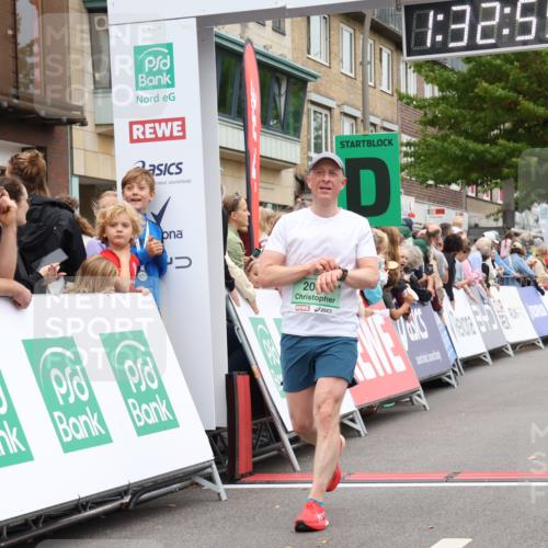 21.09.2025 - PSD Bank Halbmarathon Strokosch-Dieckow http://msf.ph/oto/8940213 21.09.2025 11:32:22 Ziel 2005, 3572 meine-sportfotos.de