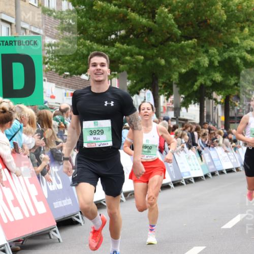 21.09.2025 - PSD Bank Halbmarathon Strokosch-Dieckow http://msf.ph/oto/8940224 21.09.2025 11:32:34 Ziel 1876, 1900, 2028, 3929 meine-sportfotos.de