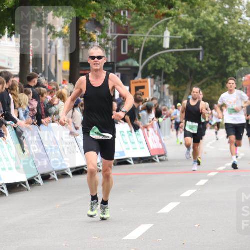 21.09.2025 - PSD Bank Halbmarathon Strokosch-Dieckow http://msf.ph/oto/8940254 21.09.2025 11:33:03 Ziel 1805, 1822 meine-sportfotos.de