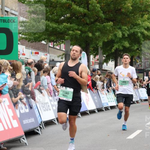 21.09.2025 - PSD Bank Halbmarathon Strokosch-Dieckow http://msf.ph/oto/8940259 21.09.2025 11:33:10 Ziel 1180, 1805, 1869, 1891 meine-sportfotos.de
