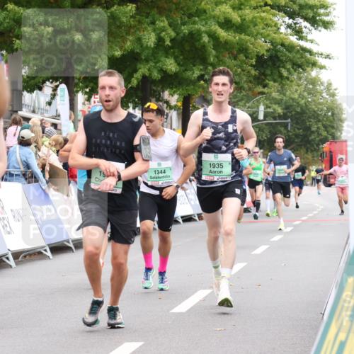 21.09.2025 - PSD Bank Halbmarathon Strokosch-Dieckow http://msf.ph/oto/8940272 21.09.2025 11:33:16 Ziel 1180, 1344, 1869, 1883, 1891, 1897, 1935, 1961 meine-sportfotos.de