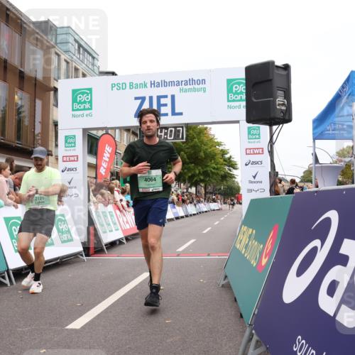 21.09.2025 - PSD Bank Halbmarathon Strokosch-Dieckow http://msf.ph/oto/8940296 21.09.2025 11:33:31 Ziel 1001, 1438, 1933, 2126, 4000, 4064 meine-sportfotos.de