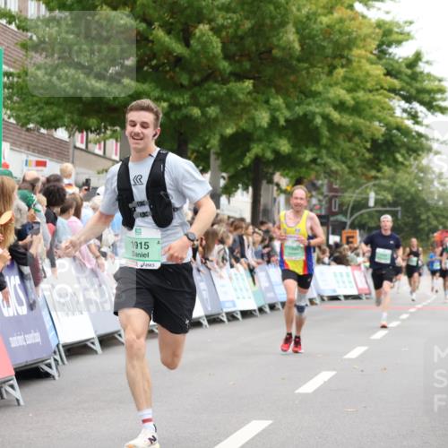 21.09.2025 - PSD Bank Halbmarathon Strokosch-Dieckow http://msf.ph/oto/8940311 21.09.2025 11:33:43 Ziel 1915, 1936, 1990 meine-sportfotos.de