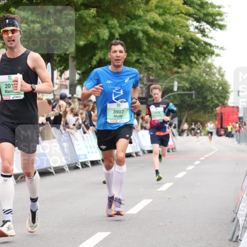21.09.2025 - PSD Bank Halbmarathon Strokosch-Dieckow http://msf.ph/oto/8940344 21.09.2025 11:33:59 Ziel 1855, 1979, 2014, 2018, 2082, 3907 meine-sportfotos.de