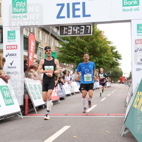 21.09.2025 - PSD Bank Halbmarathon Strokosch-Dieckow http://msf.ph/oto/8940347 21.09.2025 11:34:01 Ziel 1979, 2014, 2018, 2082, 3907 meine-sportfotos.de