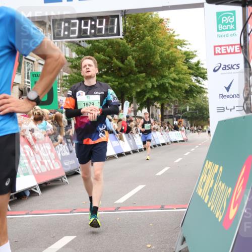 21.09.2025 - PSD Bank Halbmarathon Strokosch-Dieckow http://msf.ph/oto/8940355 21.09.2025 11:34:04 Ziel 1946, 1979, 2018, 2082, 3907 meine-sportfotos.de