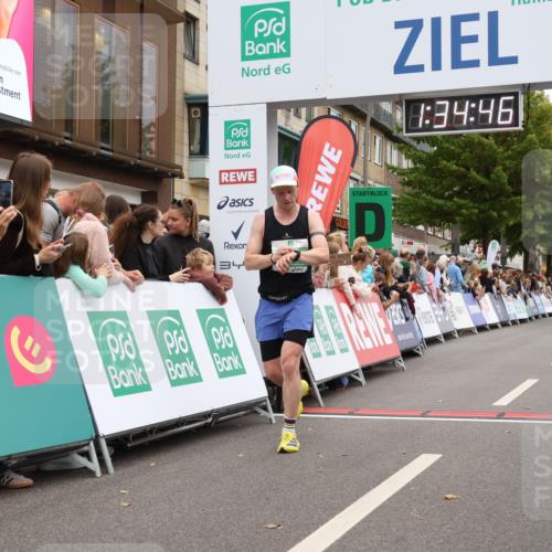 21.09.2025 - PSD Bank Halbmarathon Strokosch-Dieckow http://msf.ph/oto/8940363 21.09.2025 11:34:09 Ziel 1946, 1979, 2082, 3907 meine-sportfotos.de