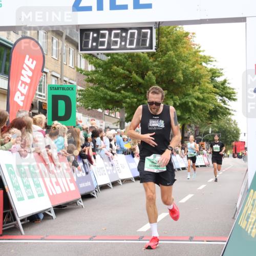 21.09.2025 - PSD Bank Halbmarathon Strokosch-Dieckow http://msf.ph/oto/8940386 21.09.2025 11:34:31 Ziel 1628, 1996, 2008 meine-sportfotos.de
