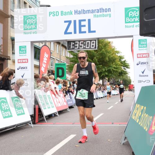 21.09.2025 - PSD Bank Halbmarathon Strokosch-Dieckow http://msf.ph/oto/8940387 21.09.2025 11:34:31 Ziel 1628, 1996, 2008 meine-sportfotos.de