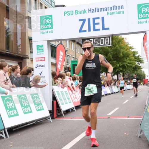 21.09.2025 - PSD Bank Halbmarathon Strokosch-Dieckow http://msf.ph/oto/8940389 21.09.2025 11:34:32 Ziel 1628, 1996, 2008 meine-sportfotos.de