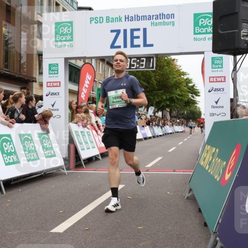 21.09.2025 - PSD Bank Halbmarathon Strokosch-Dieckow http://msf.ph/oto/8940426 21.09.2025 11:34:54 Ziel 1051, 1898 meine-sportfotos.de