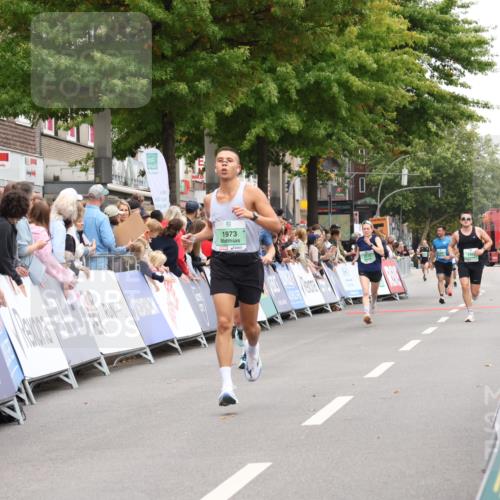 21.09.2025 - PSD Bank Halbmarathon Strokosch-Dieckow http://msf.ph/oto/8940552 21.09.2025 11:35:52 Ziel 1330, 1921, 1973, 1976 meine-sportfotos.de
