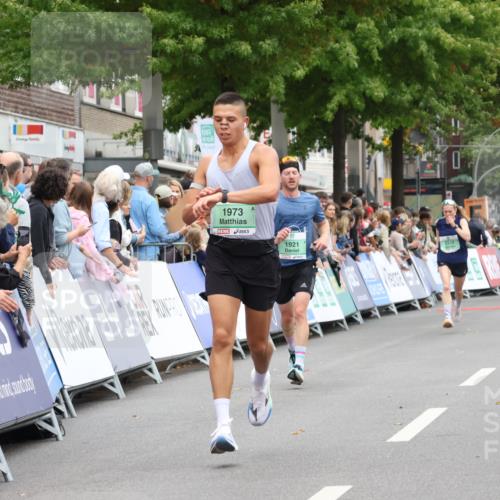21.09.2025 - PSD Bank Halbmarathon Strokosch-Dieckow http://msf.ph/oto/8940553 21.09.2025 11:35:52 Ziel 1330, 1921, 1973, 1976 meine-sportfotos.de