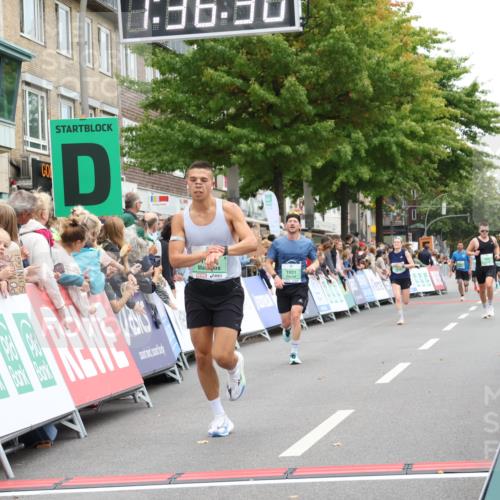 21.09.2025 - PSD Bank Halbmarathon Strokosch-Dieckow http://msf.ph/oto/8940556 21.09.2025 11:35:53 Ziel 1330, 1921, 1973, 1976 meine-sportfotos.de