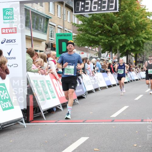 21.09.2025 - PSD Bank Halbmarathon Strokosch-Dieckow http://msf.ph/oto/8940566 21.09.2025 11:35:56 Ziel 1330, 1921, 1922, 1973, 1976, 2110 meine-sportfotos.de