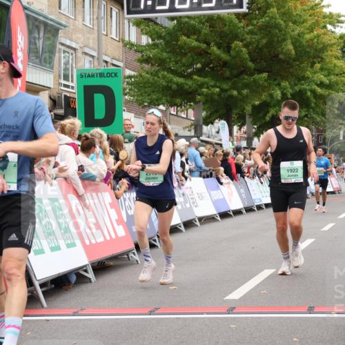 21.09.2025 - PSD Bank Halbmarathon Strokosch-Dieckow http://msf.ph/oto/8940571 21.09.2025 11:35:58 Ziel 1921, 1922, 1973, 1976, 2110 meine-sportfotos.de