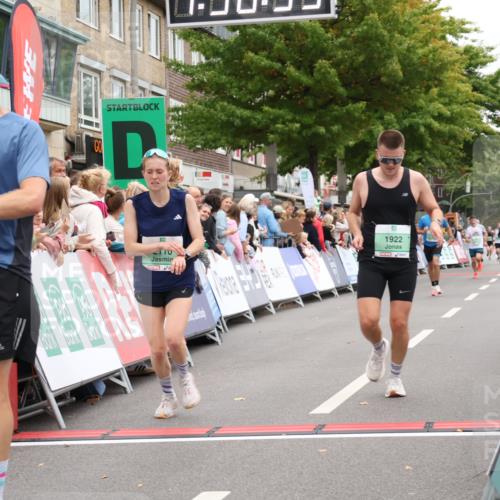 21.09.2025 - PSD Bank Halbmarathon Strokosch-Dieckow http://msf.ph/oto/8940573 21.09.2025 11:35:58 Ziel 1921, 1922, 1973, 1976, 2110 meine-sportfotos.de