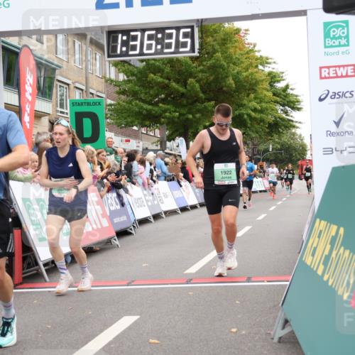 21.09.2025 - PSD Bank Halbmarathon Strokosch-Dieckow http://msf.ph/oto/8940574 21.09.2025 11:35:58 Ziel 1921, 1922, 1973, 1976, 2110 meine-sportfotos.de