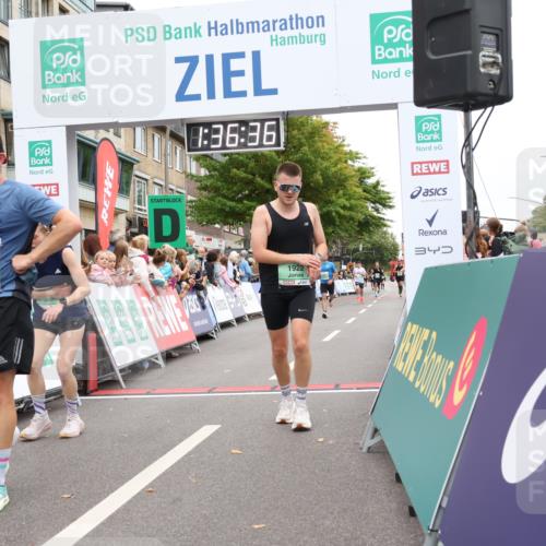 21.09.2025 - PSD Bank Halbmarathon Strokosch-Dieckow http://msf.ph/oto/8940577 21.09.2025 11:35:59 Ziel 1921, 1922, 1973, 2110 meine-sportfotos.de
