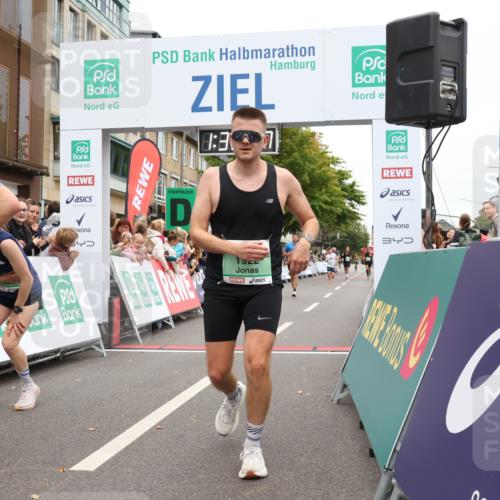 21.09.2025 - PSD Bank Halbmarathon Strokosch-Dieckow http://msf.ph/oto/8940581 21.09.2025 11:36:00 Ziel 1426, 1921, 1922, 1973, 2110 meine-sportfotos.de