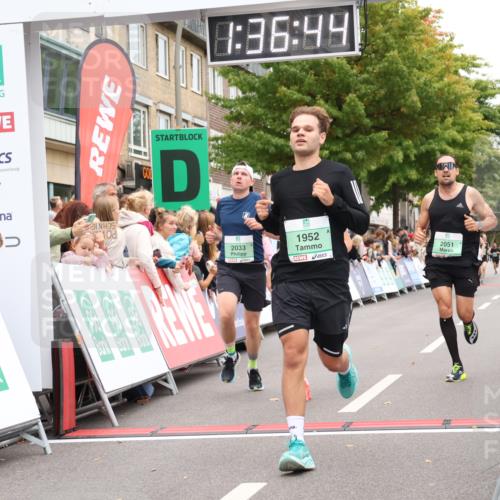 21.09.2025 - PSD Bank Halbmarathon Strokosch-Dieckow http://msf.ph/oto/8940599 21.09.2025 11:36:07 Ziel 1426, 1952, 1971, 2033, 2051 meine-sportfotos.de