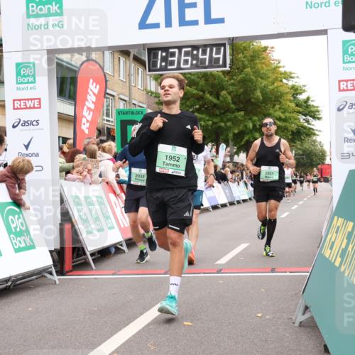 21.09.2025 - PSD Bank Halbmarathon Strokosch-Dieckow http://msf.ph/oto/8940601 21.09.2025 11:36:07 Ziel 1426, 1952, 1971, 2033, 2051 meine-sportfotos.de