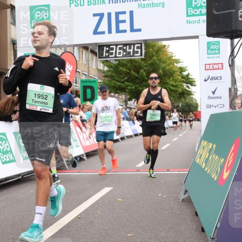 21.09.2025 - PSD Bank Halbmarathon Strokosch-Dieckow http://msf.ph/oto/8940604 21.09.2025 11:36:08 Ziel 1426, 1952, 1971, 2033, 2051 meine-sportfotos.de