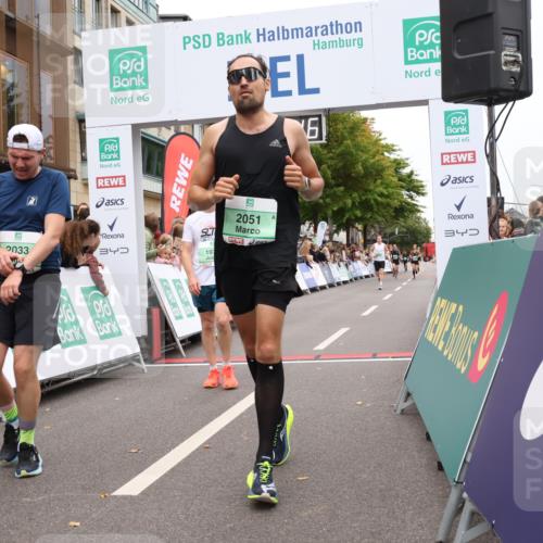 21.09.2025 - PSD Bank Halbmarathon Strokosch-Dieckow http://msf.ph/oto/8940609 21.09.2025 11:36:09 Ziel 1426, 1952, 1971, 2033, 2051 meine-sportfotos.de