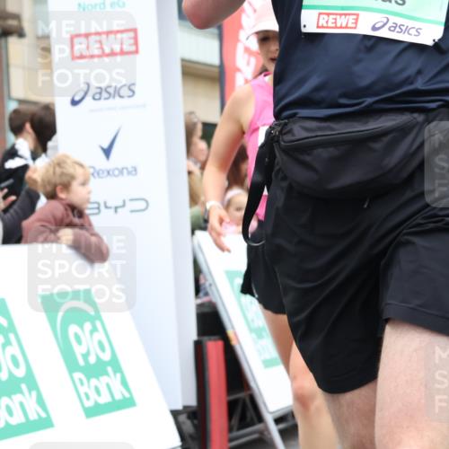 21.09.2025 - PSD Bank Halbmarathon Strokosch-Dieckow http://msf.ph/oto/8940641 21.09.2025 11:36:22 Ziel 1044, 1060, 1977, 2023, 2048, 2128 meine-sportfotos.de