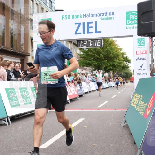 21.09.2025 - PSD Bank Halbmarathon Strokosch-Dieckow http://msf.ph/oto/8940661 21.09.2025 11:36:39 Ziel 1421, 1563, 2039 meine-sportfotos.de