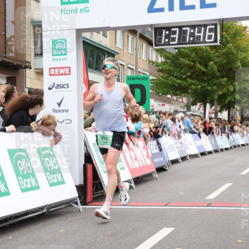 21.09.2025 - PSD Bank Halbmarathon Strokosch-Dieckow http://msf.ph/oto/8940721 21.09.2025 11:37:09 Ziel 1902, 2031 meine-sportfotos.de