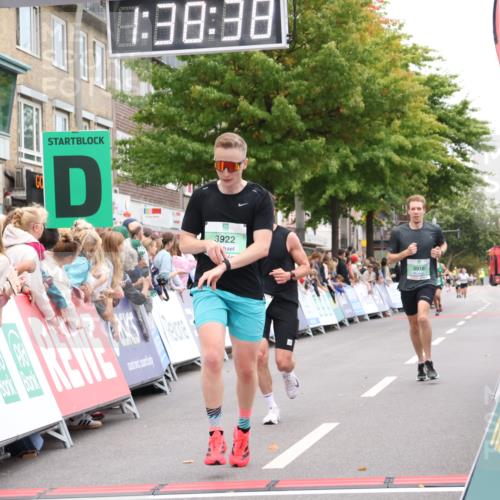 21.09.2025 - PSD Bank Halbmarathon Strokosch-Dieckow http://msf.ph/oto/8940810 21.09.2025 11:38:02 Ziel 1591, 1651, 1928, 3916, 3922 meine-sportfotos.de