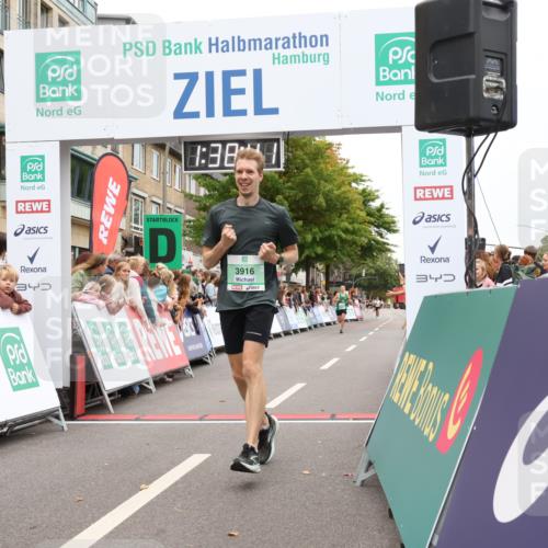 21.09.2025 - PSD Bank Halbmarathon Strokosch-Dieckow http://msf.ph/oto/8940820 21.09.2025 11:38:05 Ziel 1928, 3916, 3922 meine-sportfotos.de