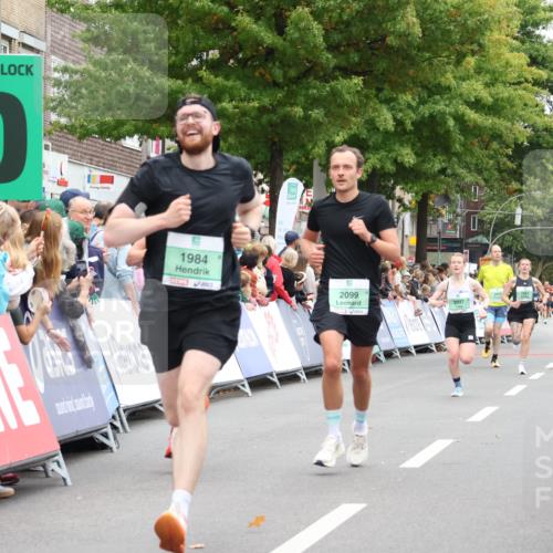 21.09.2025 - PSD Bank Halbmarathon Strokosch-Dieckow http://msf.ph/oto/8940868 21.09.2025 11:38:34 Ziel 1984, 1985, 2037, 2077, 2099, 2675 meine-sportfotos.de