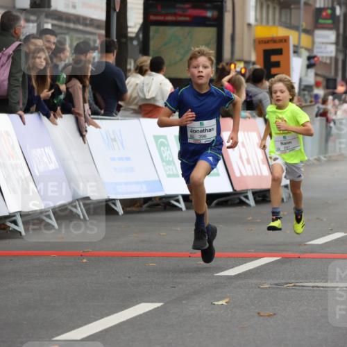 21.09.2025 - PSD Bank Halbmarathon Strokosch-Dieckow http://msf.ph/oto/8940877 21.09.2025 10:26:38 Ziel 111, 143, 297, 347, 348, 379, 396 meine-sportfotos.de